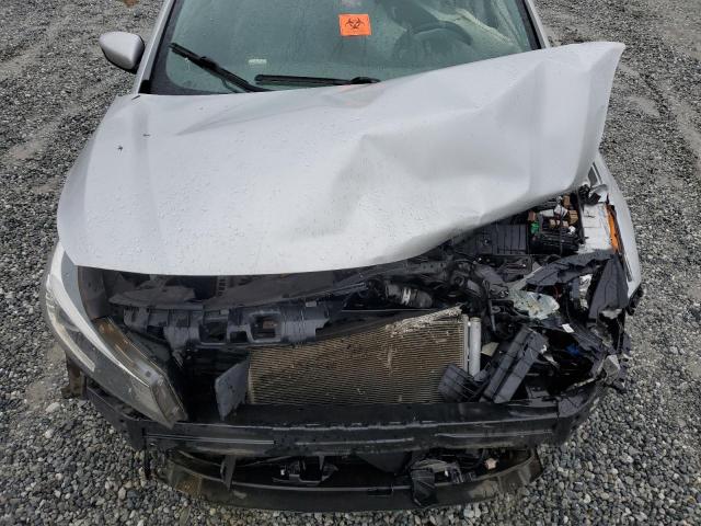 3KPFL4A81HE128960 - 2017 KIA FORTE EX SILVER photo 11