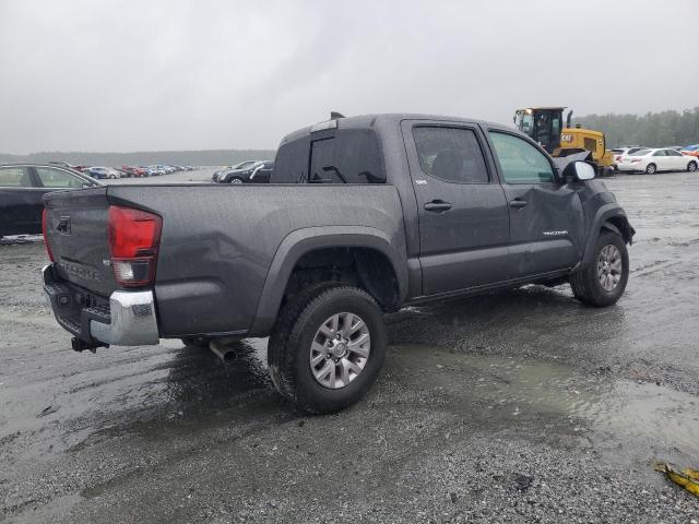 3TMAZ5CN5JM067478 - 2018 TOYOTA TACOMA DOUBLE CAB Сірий фото 3