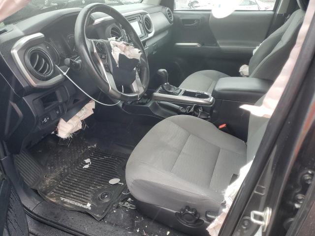 3TMAZ5CN5JM067478 - 2018 TOYOTA TACOMA DOUBLE CAB Сірий фото 7