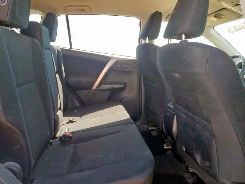 JTMZFREV4JJ203130 - 2018 TOYOTA RAV4 LE 白色 照片 11