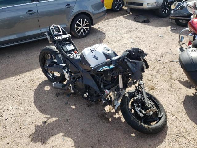 JKAEXEJ18HDA00772 - 2017 KAWASAKI EX650 J თეთრი ფოტო 1