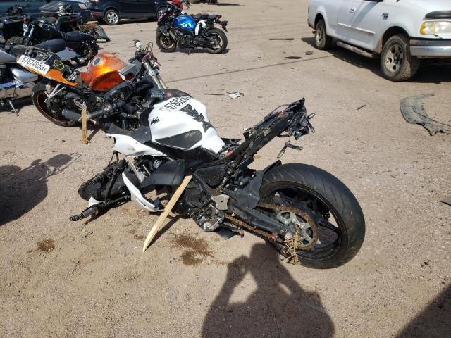 JKAEXEJ18HDA00772 - 2017 KAWASAKI EX650 J თეთრი ფოტო 3