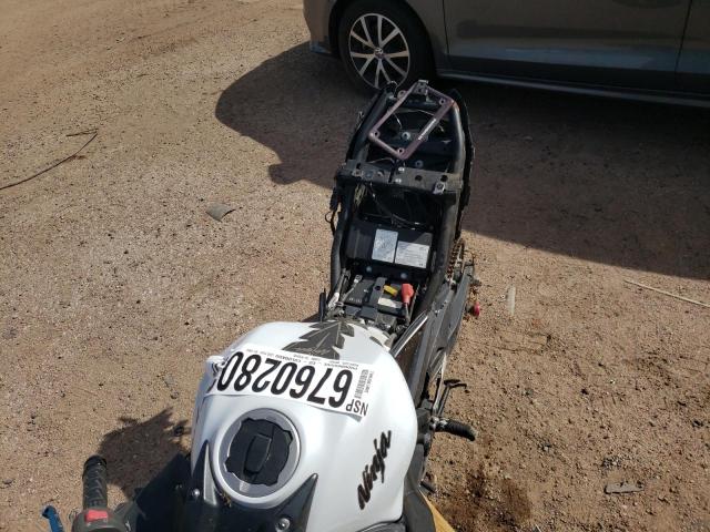 JKAEXEJ18HDA00772 - 2017 KAWASAKI EX650 J თეთრი ფოტო 6