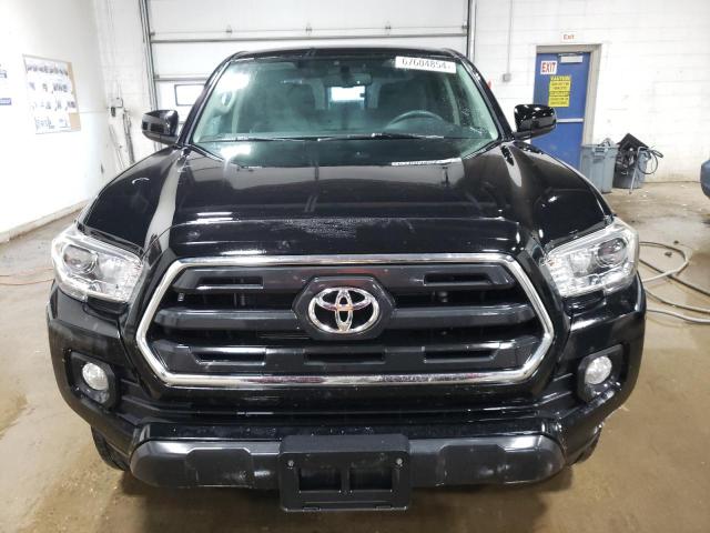 3TMCZ5AN0HM092763 - 2017 TOYOTA TACOMA DOUBLE CAB BLACK photo 5