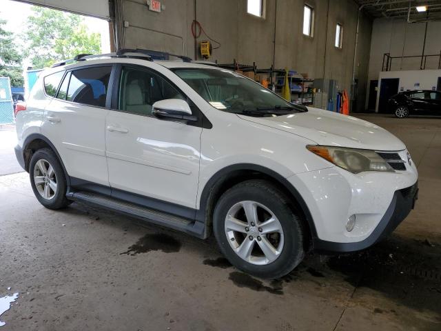 2T3RFREV8EW157535 - 2014 TOYOTA RAV4 XLE WHITE photo 4