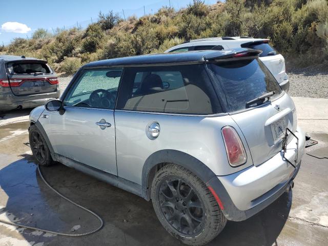 WMWRE33586TJ37385 - 2006 MINI COOPER S 银色 照片 2