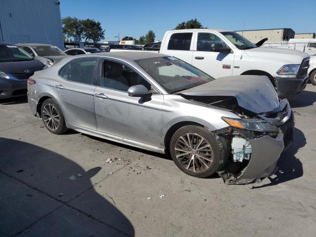 4T1G11AK3LU959094 - 2020 TOYOTA CAMRY SE SILVER photo 4