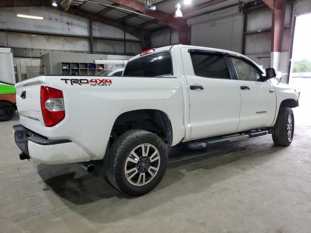 5TFDY5F11JX766657 - 2018 TOYOTA TUNDRA CREWMAX SR5 WHITE photo 3