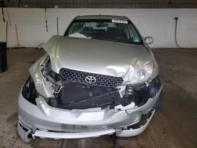 2T1KR32E23C052409 - 2003 TOYOTA MATRIX XR Grau Foto 5