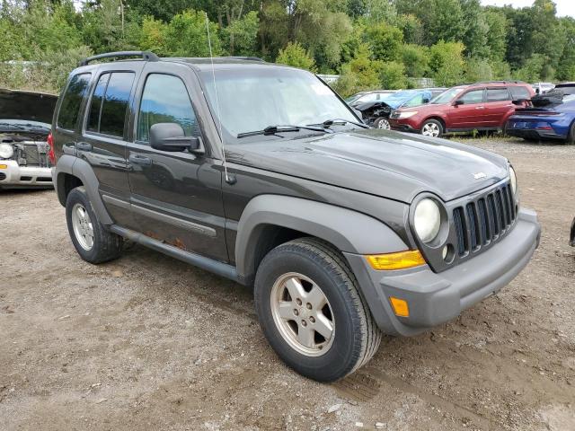 1J4GL48K76W276307 - 2006 JEEP LIBERTY SPORT GREEN photo 4