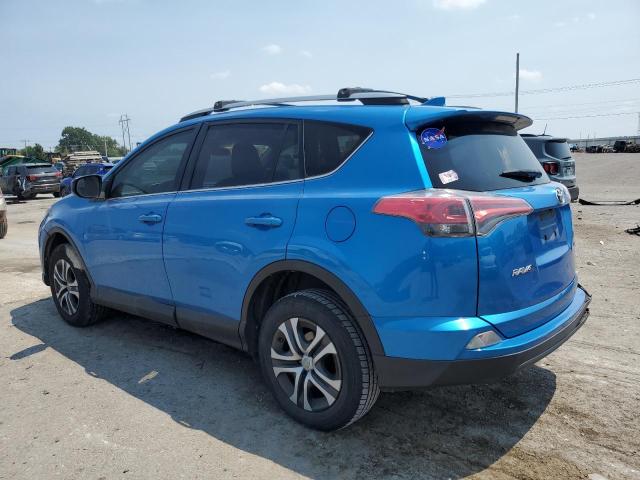 JTMZFREV6JJ162242 - 2018 TOYOTA RAV4 LE أزرق صورة 2