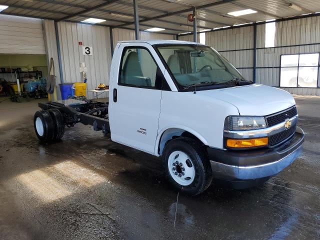 1HA6GUC78PN010905 - 2023 CHEVROLET EXPRESS G4 WHITE photo 4