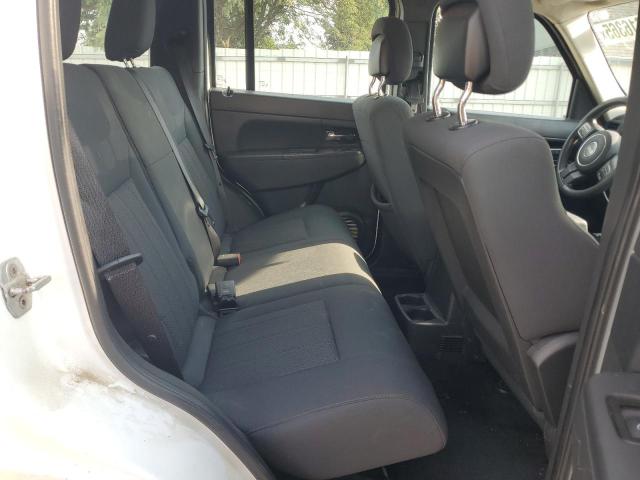 1C4PJMAK3CW136384 - 2012 JEEP LIBERTY SPORT 白色 照片 11