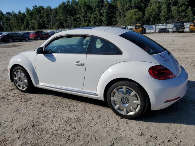 3VWJP7AT0DM681259 - 2013 VOLKSWAGEN BEETLE WHITE photo 2