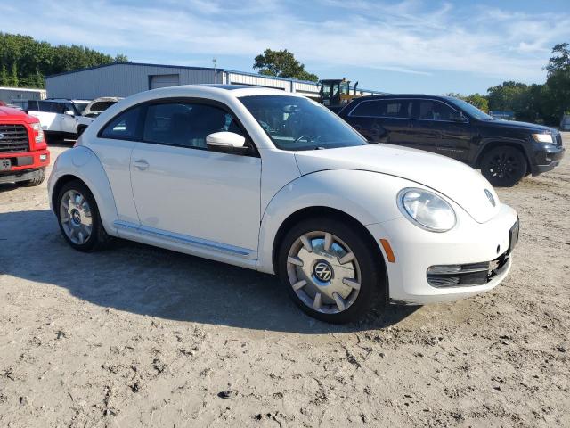 3VWJP7AT0DM681259 - 2013 VOLKSWAGEN BEETLE WHITE photo 4