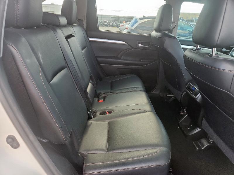 5TDKKRFH5GS165862 - 2016 TOYOTA HIGHLANDER XLE თეთრი ფოტო 11