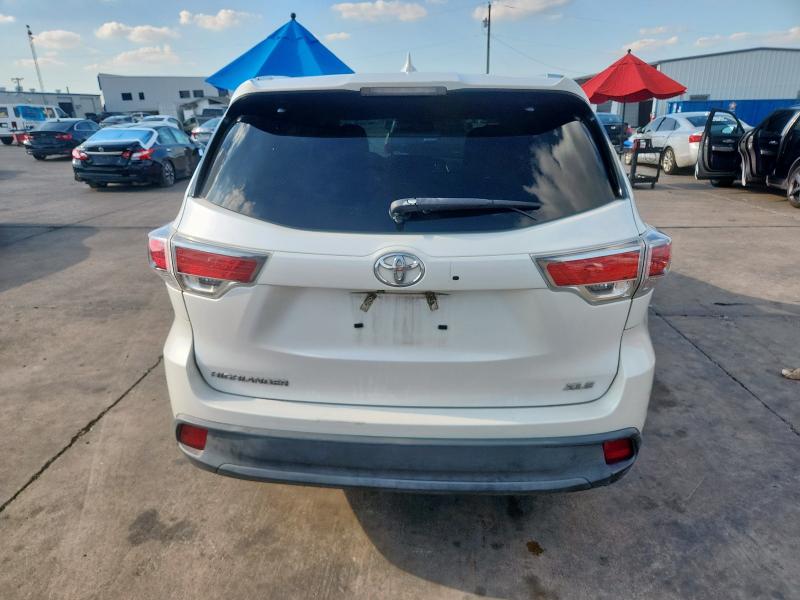 5TDKKRFH5GS165862 - 2016 TOYOTA HIGHLANDER XLE თეთრი ფოტო 6