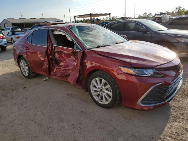 4T1C11AK3NU673554 - 2022 TOYOTA CAMRY LE RED photo 4