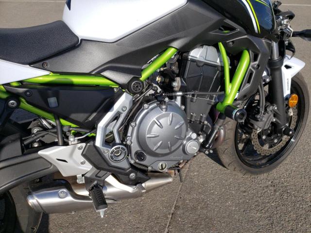 JKAEREH16HDA03539 - 2017 KAWASAKI ER650 H WHITE photo 7