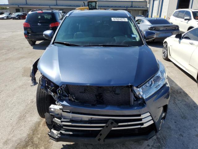 5TDJZRFH7KS708774 - 2019 TOYOTA HIGHLANDER SE BLUE photo 5