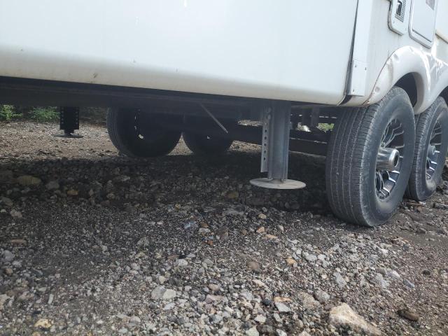 4YDF37529D4701569 - 2013 KEYSTONE MONTANA WHITE photo 9