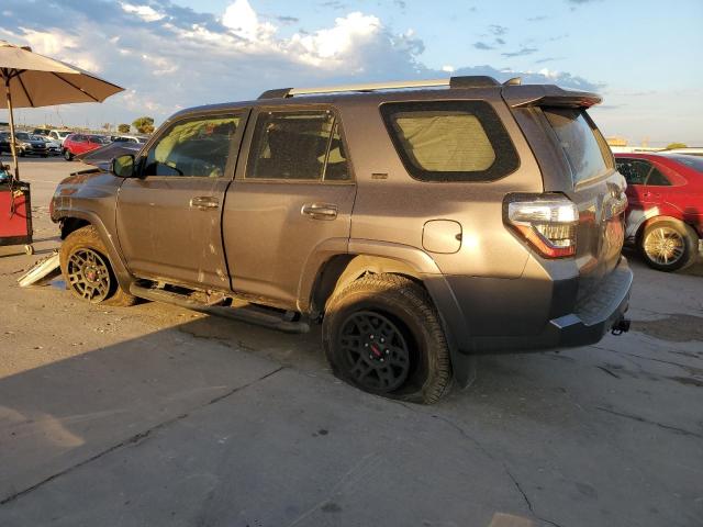 JTEMU5JR7P6151534 - 2023 TOYOTA 4RUNNER SE GRAY photo 2