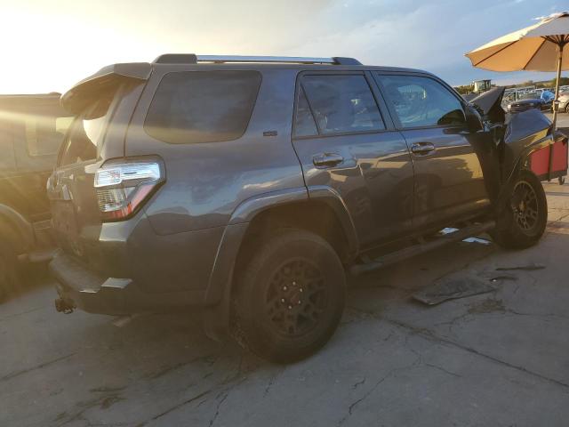 JTEMU5JR7P6151534 - 2023 TOYOTA 4RUNNER SE GRAY photo 3