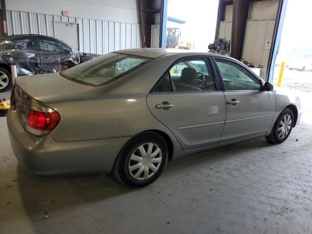 4T1BE32K15U627067 - 2005 TOYOTA CAMRY LE SILVER photo 3