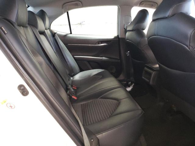 4T1B11HKXJU591302 - 2018 TOYOTA CAMRY L WHITE photo 10