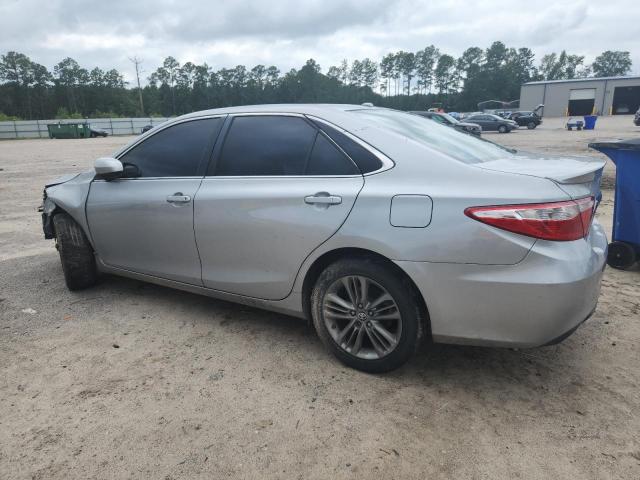 4T1BF1FK2HU338683 - 2017 TOYOTA CAMRY LE SILVER photo 2