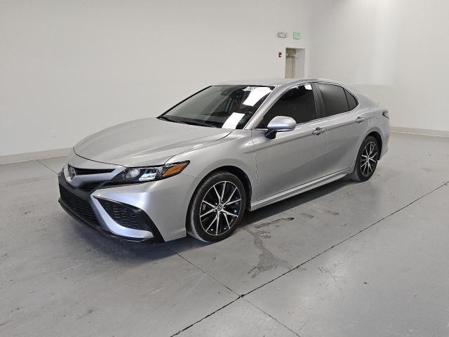 4T1T11AK8RU848953 - 2024 TOYOTA CAMRY SE NIGHT SHADE SILVER photo 1