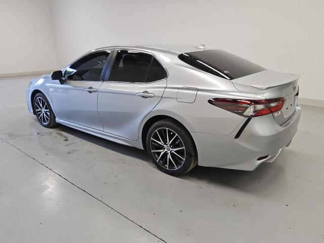 4T1T11AK8RU848953 - 2024 TOYOTA CAMRY SE NIGHT SHADE SILVER photo 2