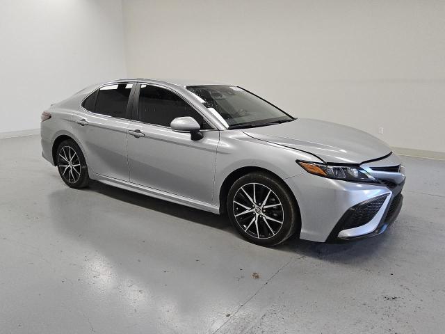4T1T11AK8RU848953 - 2024 TOYOTA CAMRY SE NIGHT SHADE SILVER photo 4