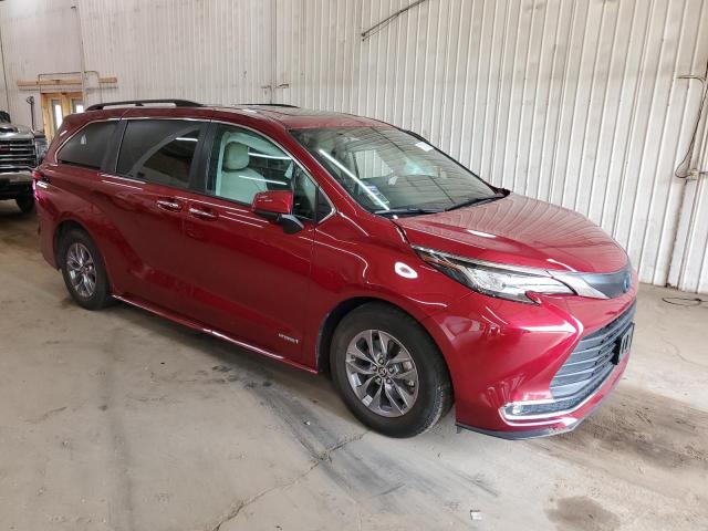 5TDJSKFC1MS015041 - 2021 TOYOTA SIENNA XLE MAROON photo 4