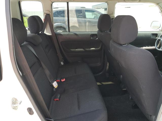 JTLKT324X54001033 - 2005 TOYOTA SCION XB WHITE photo 11