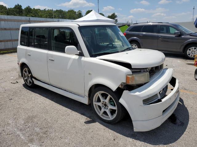 JTLKT324X54001033 - 2005 TOYOTA SCION XB WHITE photo 4