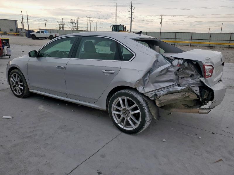 1VWCN7A34EC063136 - 2014 VOLKSWAGEN PASSAT SEL SILVER photo 2