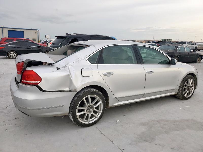 1VWCN7A34EC063136 - 2014 VOLKSWAGEN PASSAT SEL SILVER photo 3
