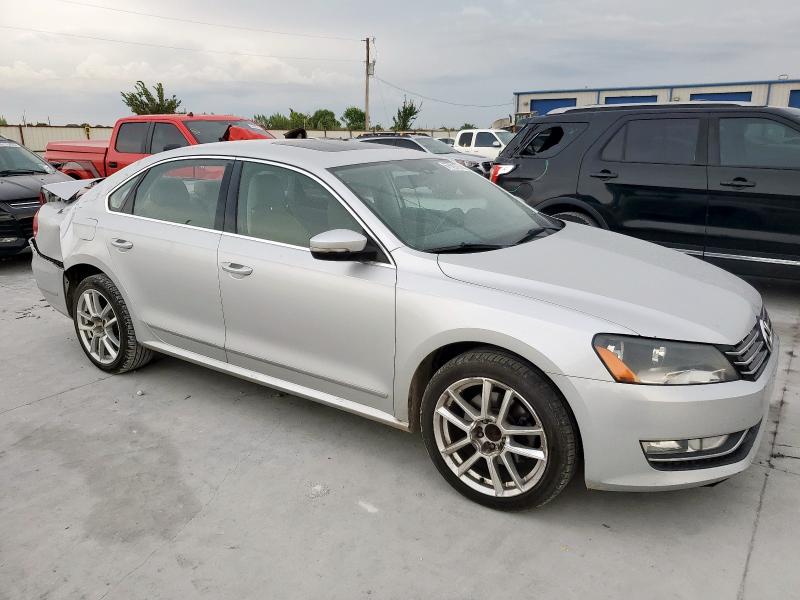 1VWCN7A34EC063136 - 2014 VOLKSWAGEN PASSAT SEL SILVER photo 4