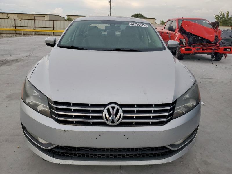 1VWCN7A34EC063136 - 2014 VOLKSWAGEN PASSAT SEL SILVER photo 5