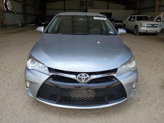 4T1BF1FK8GU243706 - 2016 TOYOTA CAMRY LE Արծաթագույն լուսանկար 5