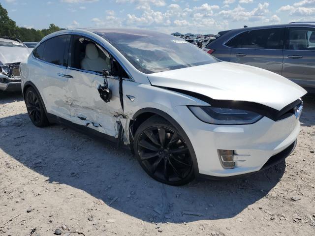 5YJXCBE28HF061119 - 2017 TESLA MODEL X WHITE photo 4