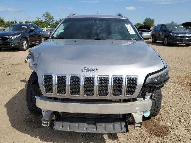 1C4PJLCB6KD327170 - 2019 JEEP CHEROKEE LATITUDE فضي صورة 5