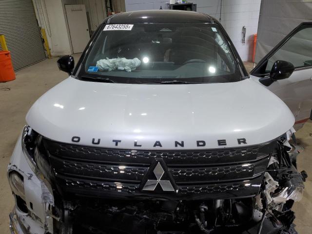 JA4J4UA88PZ052710 - 2023 MITSUBISHI OUTLANDER SE WHITE photo 12
