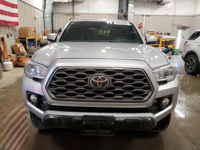 3TMCZ5AN1NM465871 - 2022 TOYOTA TACOMA DOUBLE CAB GRAY photo 5