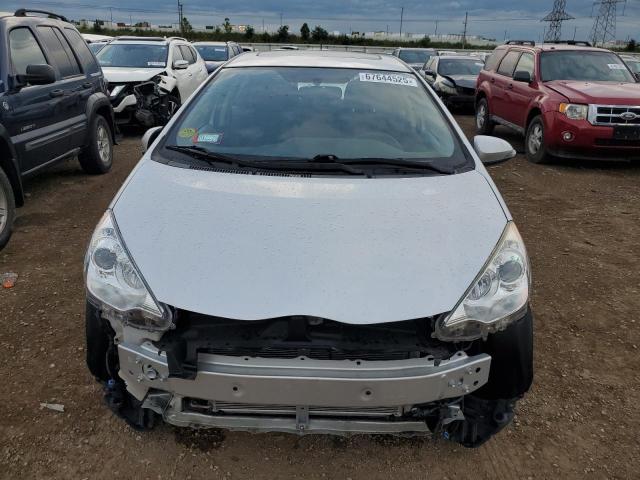 JTDKDTB31E1079427 - 2014 TOYOTA PRIUS C 银色 照片 5