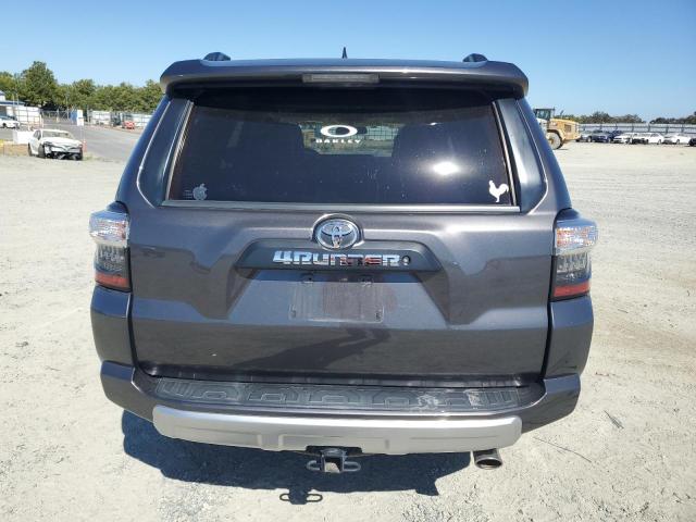 JTEBU5JR4J5518085 - 2018 TOYOTA 4RUNNER SR5/SR5 PREMIUM GRAY photo 6
