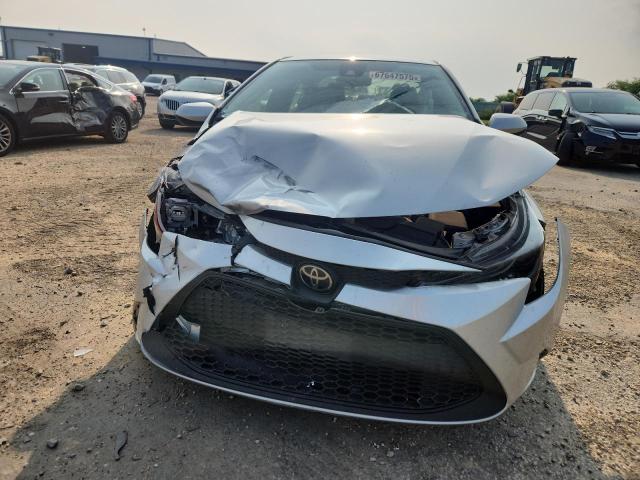 JTDEPMAEXMJ151205 - 2021 TOYOTA COROLLA LE Gümüş fotoğraf 5