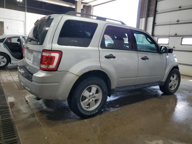 1FMCU9D71CKC27960 - 2012 FORD ESCAPE XLT SILVER photo 3