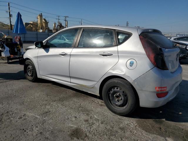 KMHCT5AE0HU338963 - 2017 HYUNDAI ACCENT SE SILVER photo 2